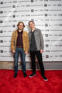 Erwan Borek und Jonas Wiesinger am roten Teppich bei der NextGen Filmmakers Premiere im Medien Kultur Haus Wels