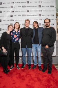 Sarah Haim, Laura-Christina Palmetshofer, Sebastian Palmetshofer, Kevin La, Özenc Dinler am roten Teppich bei der NextGen Filmmakers Premiere im Medien Kultur Haus Wels