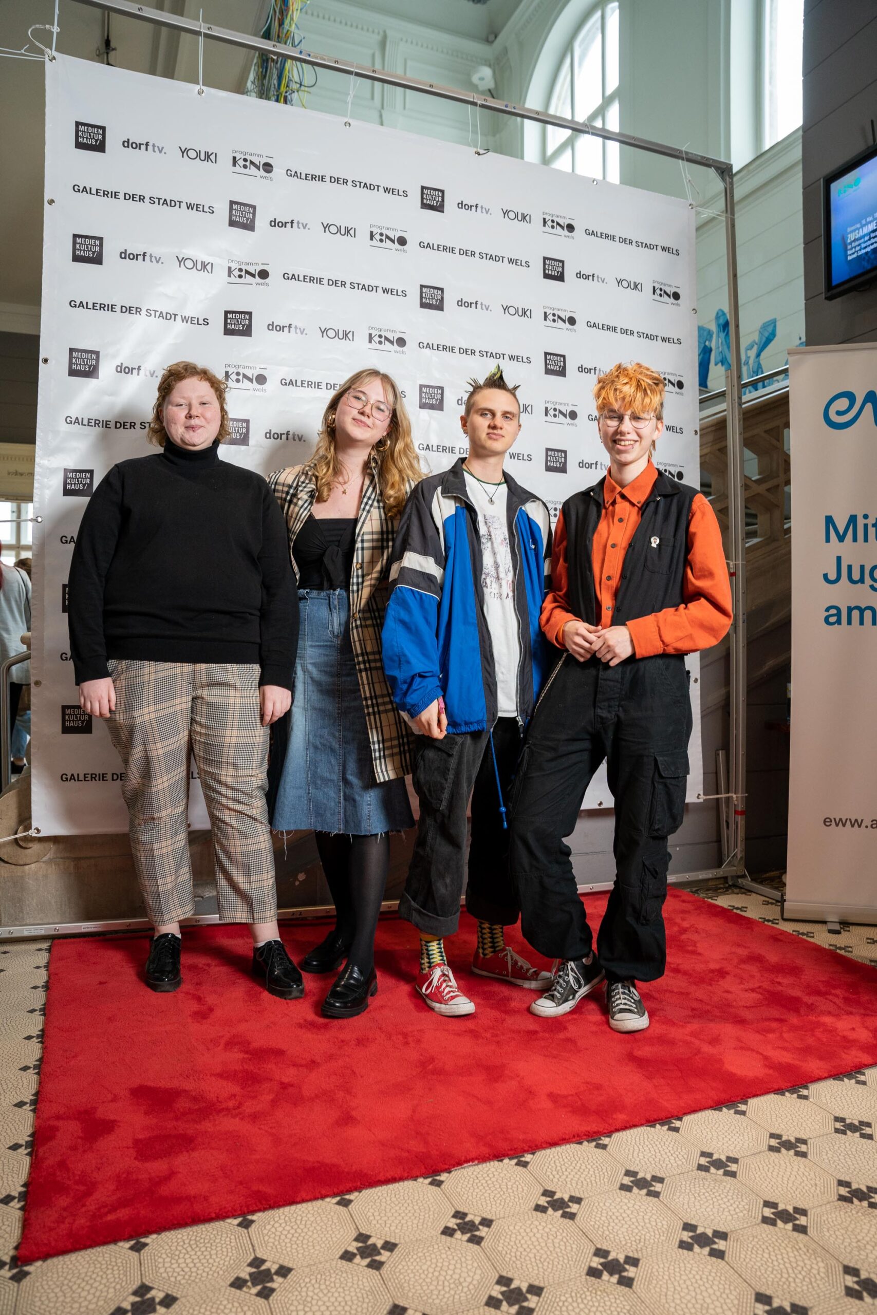 Andrea Reininger, Marlene Frostel, Marco Barthofer, Oliver Parsch am roten Teppich bei der NextGen Filmmakers Premiere im Medien Kultur Haus Wels