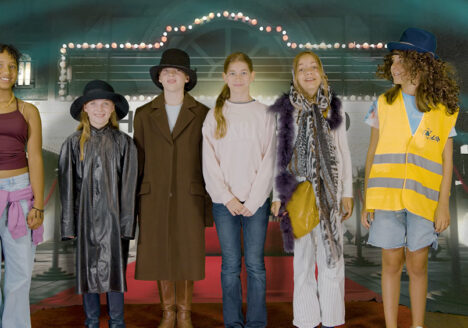 Still vom Kidsfilmcamp II, Kinder auf dem roten Teppich